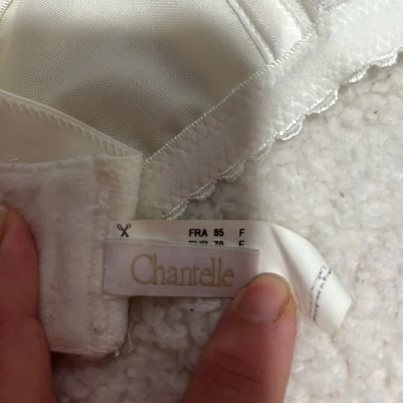 Chantelle Bra 70F/32DDD - Picture 5 of 7
